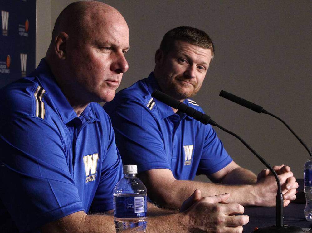 Mike Deal / Winnipeg Free Press files
Current Ottawa Redblacks head coach Paul LaPolice (left) is introduced as the Blue Bombers offensive co-ordinator in December 2015. ‘When you win a championship you always have that history together,’ says Bombers head coach Mike O’Shea (right).