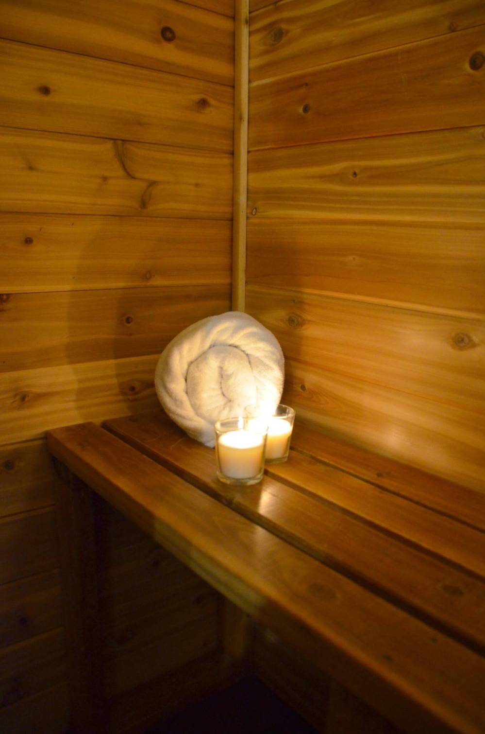 Tall Pine Lodges offers a quiet cove of cabins, the tranquility of soaring evergreens, fireplaces, jetted tubs and even indoor saunas.
