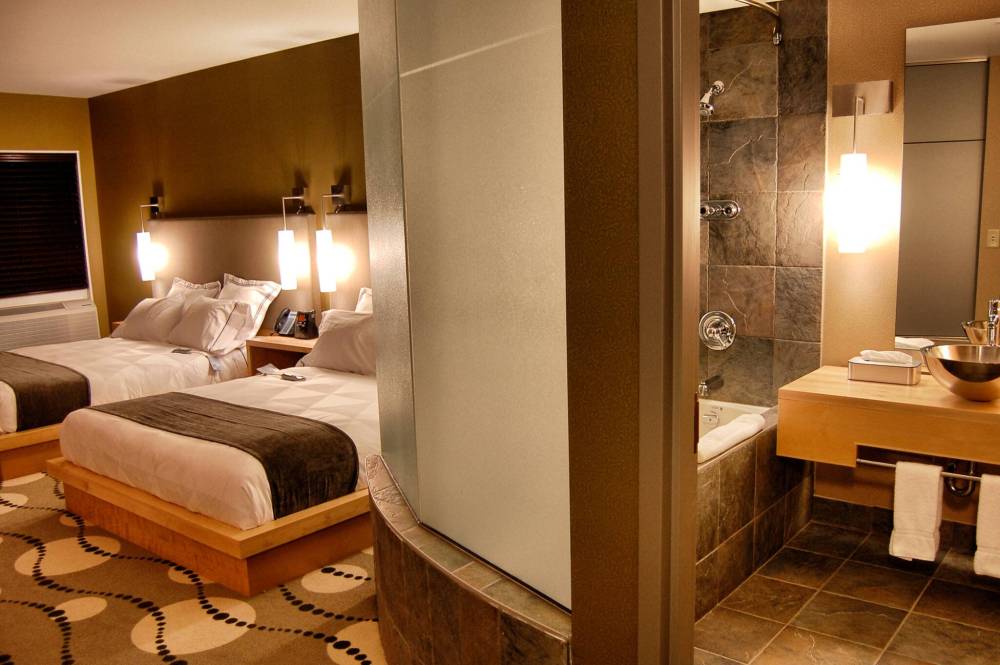 Lakeview Hecla Resort has spacious rooms, an adults-only swim area with its hot-tub, Nordic plunge and mineral pool and one of Manitoba’s best Caesars.