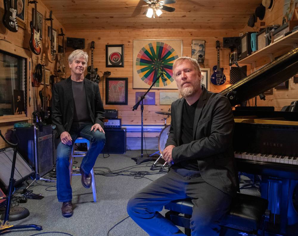 JESSICA LEE / WINNIPEG FREE PRESS
Musician Scott Nolan (right) and Glenn Buhr, composer, worked together on Nolan’s new record, which will be released on Sunday.