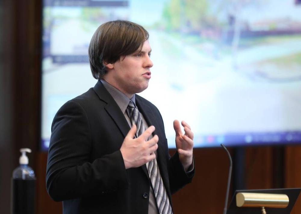 RUTH BONNEVILLE / WINNIPEG FREE PRESS FILES
Traffic safety activist Christian Sweryda noted he’s lobbied the city for more than a decade to add more eye-level lights at pedestrian crosswalks, claiming these are more visible to drivers.