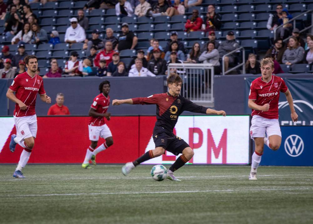 Valour FC brings professional soccer to IG Field. (Jessica Lee / Winnipeg Free Press files)