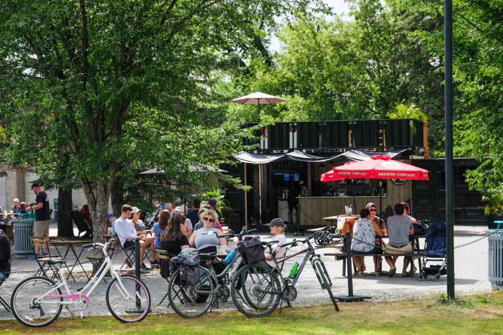 One of the few lasting benefits of the COVID-19 pandemic has been the rise of pop-up bars that allowedpeople to gather outdoors when indoor gatherings were verboten. Back for another summer is Assiniboine Park’s Cargo Bar. (Daniel Crump / Winnipeg Free Press files)