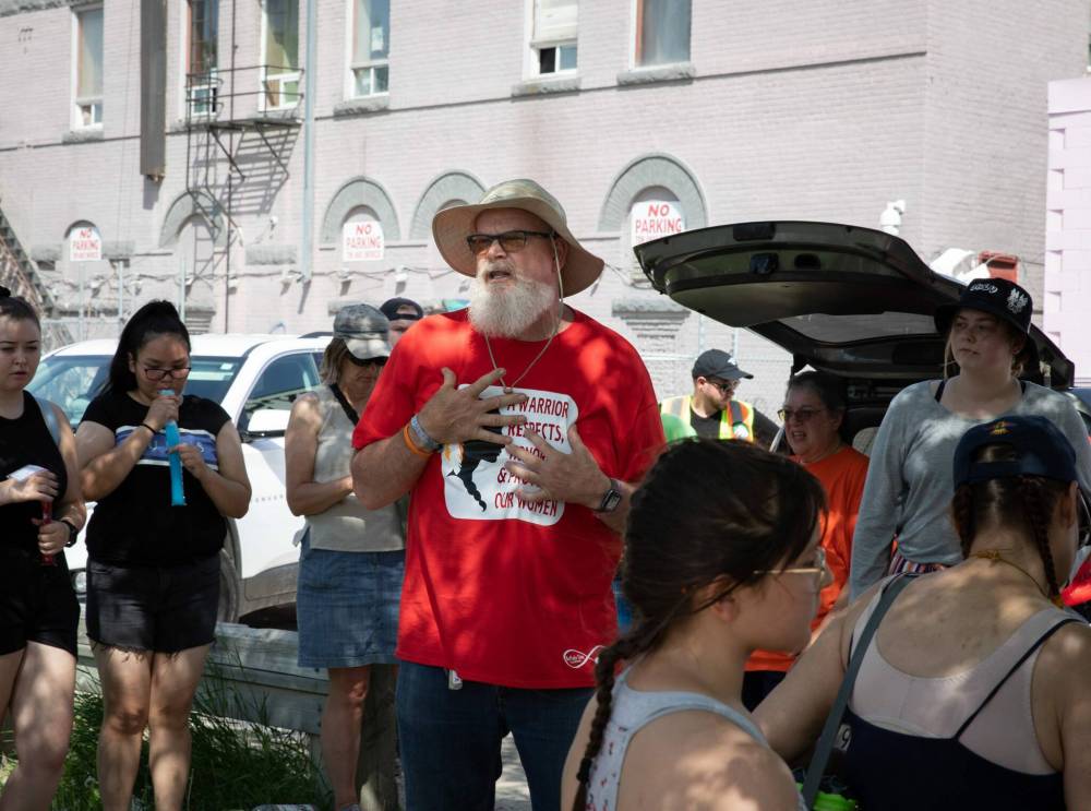 JESSICA LEE / WINNIPEG FREE PRESS
Event co-organizer Mitch Bourbonniere (red shirt) has also helped run men’s groups for the past six years in Winnipeg to offer emotional and crisis support.