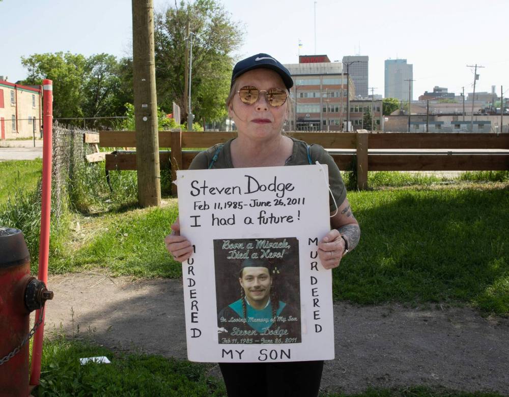 JESSICA LEE / WINNIPEG FREE PRESS
Deborah Woodhouse, holding a sign of her son Steven Dodge, was present for the walk. “I want everyone to know my son existed. And he didn’t deserve to die that way.”