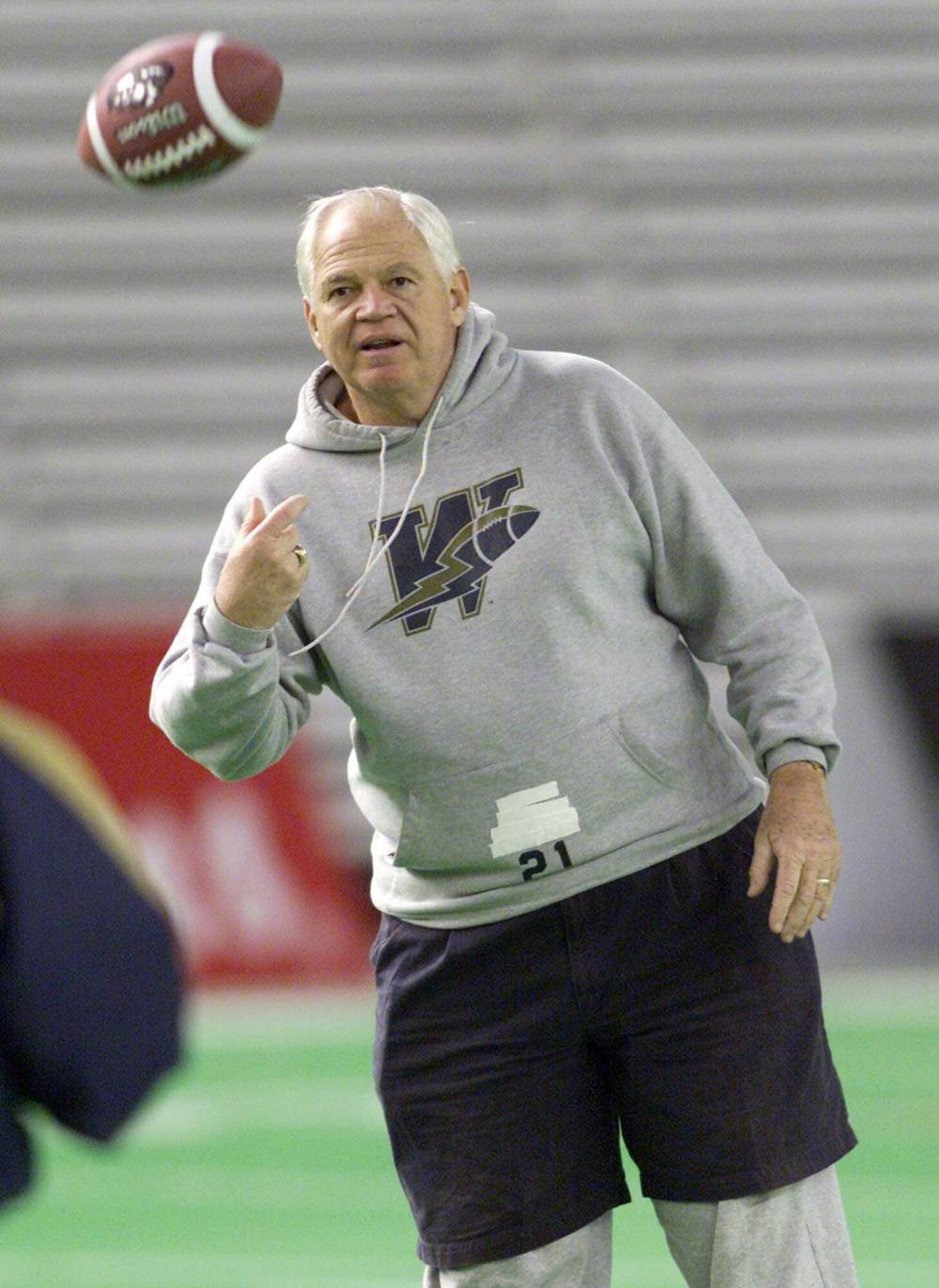 THE CANADIAN PRESS FILES/Ryan Remiorz
Dave Ritchie as Winnipeg Blue Bombers head coach in 2001. Ritchie coached the Bombers from 1999 to 2004, taking the team to the Grey Cup in 2001 after a first-place finish in the East and 14-4 season.