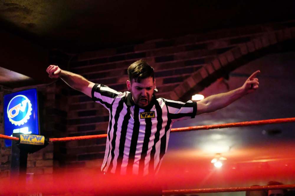 Referee Alphonso Garebino calls out the count.