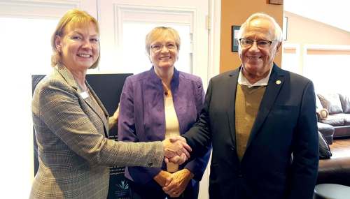 L-R: Val Dunphy (executive director, Kidney Foundation of Canada, Manitoba Branch) and Yvonne and Conrad Desender take part in the launch of the Challenging Limits/Changing Lives Campaign in support of the Kidney Foundation of Canada, Manitoba Branch, on Nov. 14, 2019 at the home of Giselle and Jean-Marc Roy. (Submitted)