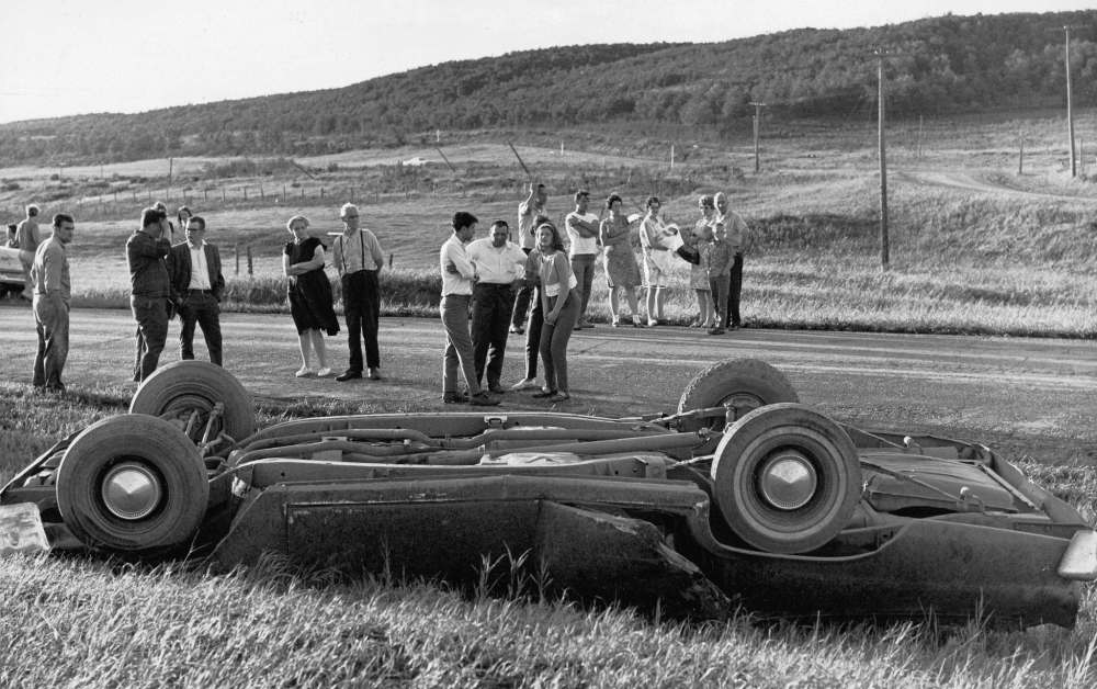 DAVE BONNER / WINNIPEG FREE PRESS FILES
Cliford Davies, of Brandon, was travelling on
Highway 3 when the storm tossed his car into the air before it landed upside down in a ditch. There were no serious injuries.