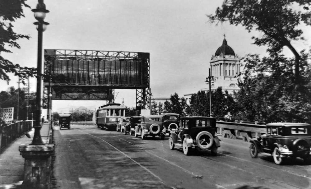 Archives of Manitoba
A gear from the old Osborne Street bridge, which stood from 1912 to 1976, can be seen in Gerald James Lynch Park near the new bridge.