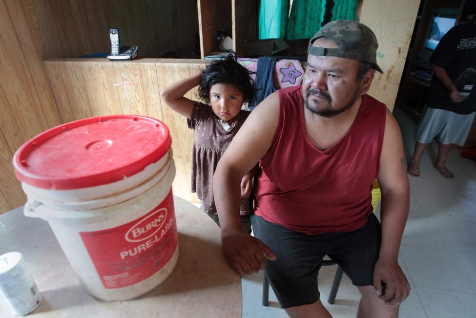 JOE.BRYKSA@FREEPRESS.MB.CA
Robert Little and his daughter Dayna show a bucket of treated water that the family shares. They have to bring water home by taxi because the home's water storage cistern is contaminated.