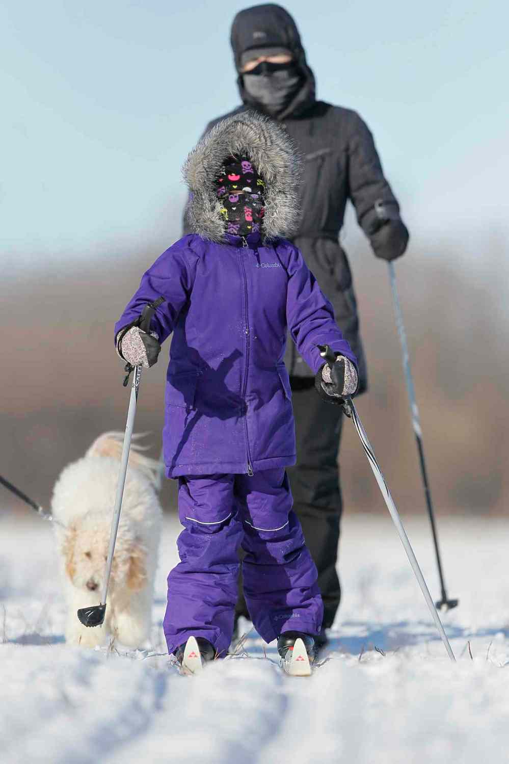 JOHN WOODS / WINNIPEG FREE PRESS
Janelle (front) and Rebecca enjoy cross-country skiing with Lacy at Snow Trek.
