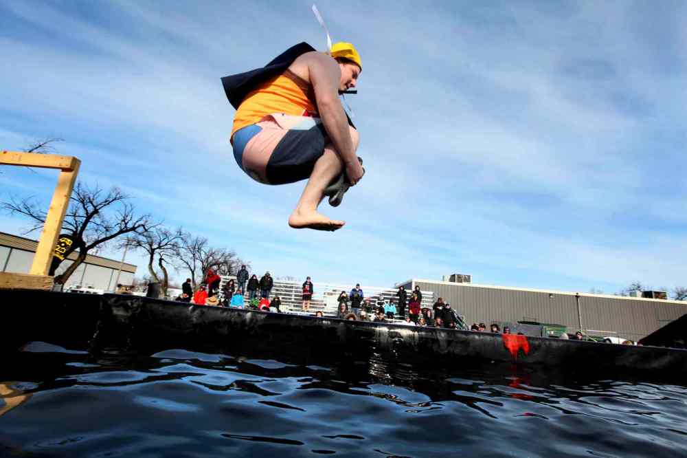Ruth Bonneville / Winnipeg Free Press
Darren Anderson does a cannonball jump into a BFI bin filled with water at the Indian Metis Friendship Centre Saturday afternoon as part of the Polar Plunge, a fundraiser for Special Olympics Manitoba.
