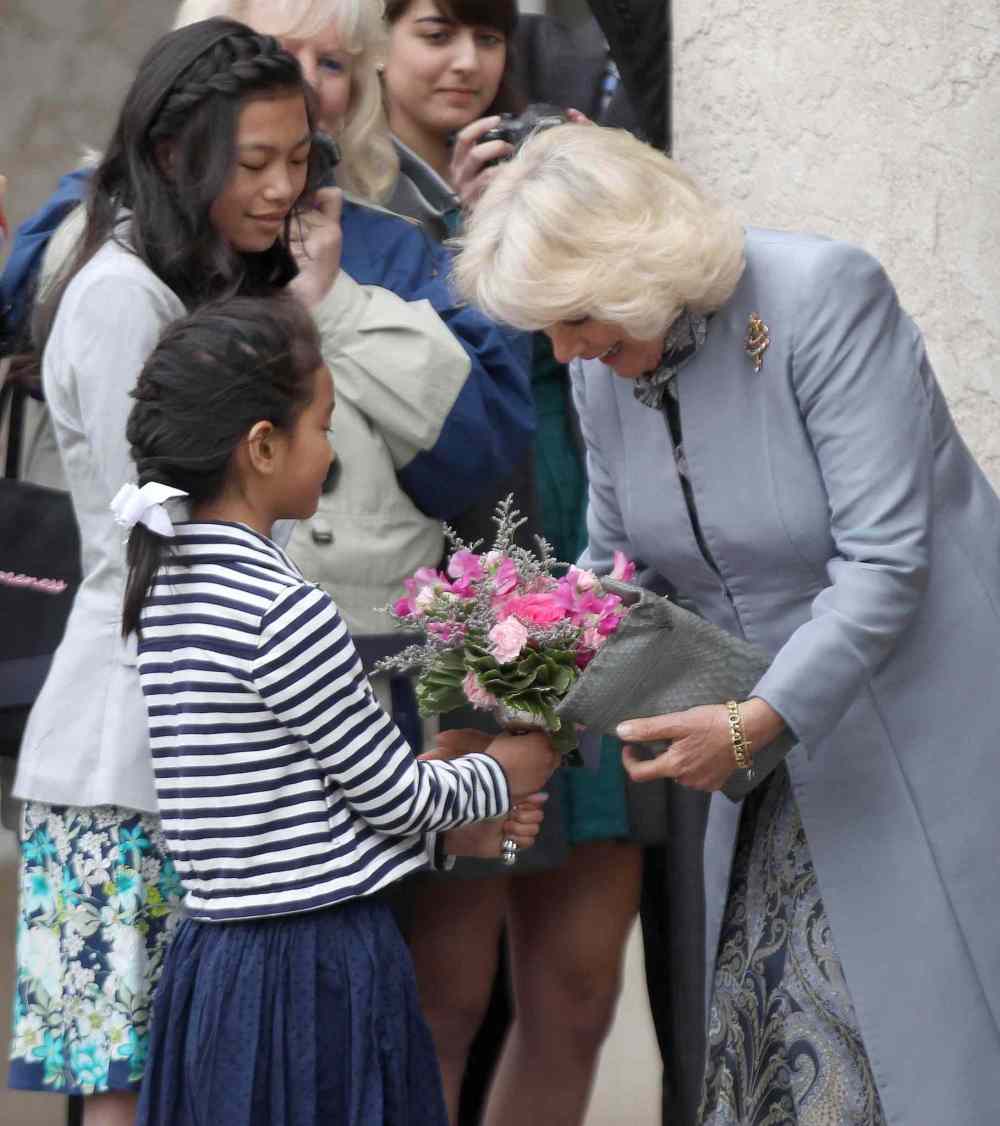 JOE BRYKSA / WINNIPEG FREE PRESS
The Duchess of Cornwall gets flowers from Meagan Gillis, 12 and her sister Jillian, 8 , as they leave the Assiniboine Park Pavilion Gallery.