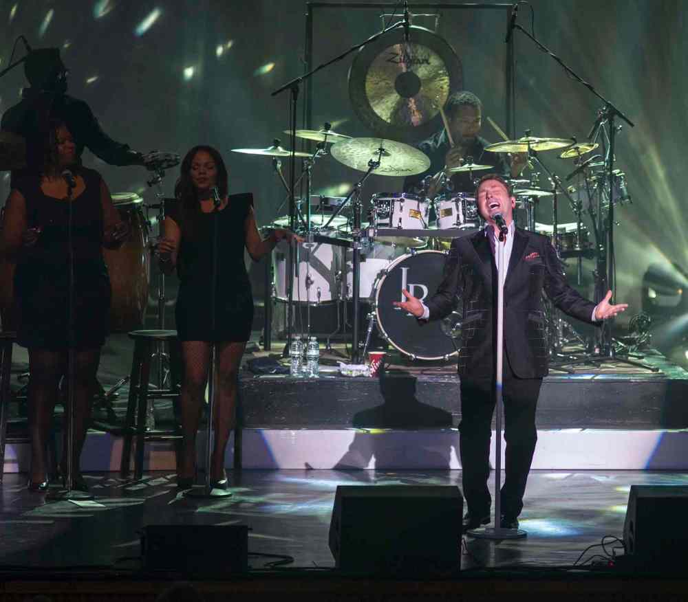 Johnny Reid in concert, Dec. 2, 2013 – Winnipeg Free Press