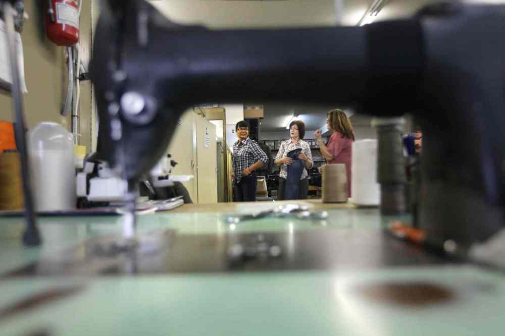 Ruth Bonneville / Winnipeg Free Press
Sargent Blue Jeans located at 1136 Sargent Ave. One of the personal features of the neighbourhood jean store is the quick, on-site hemming service that is offered free of charge with a jean purchase. David Sanders feature story. Oct 30, 2014 Ruth Bonneville / Winnipeg Free Press