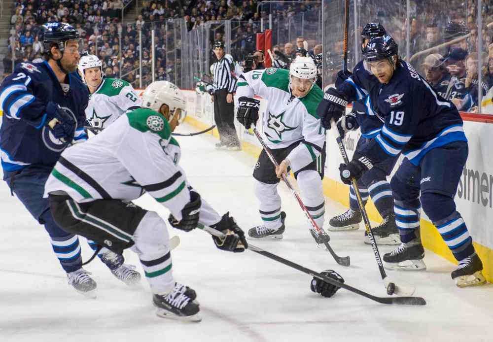 David Lipnowski / Winnipeg Free Press
Winnipeg Jets Jim Slater (#19) gets wrapped up by the Dallas Stars Saturday.