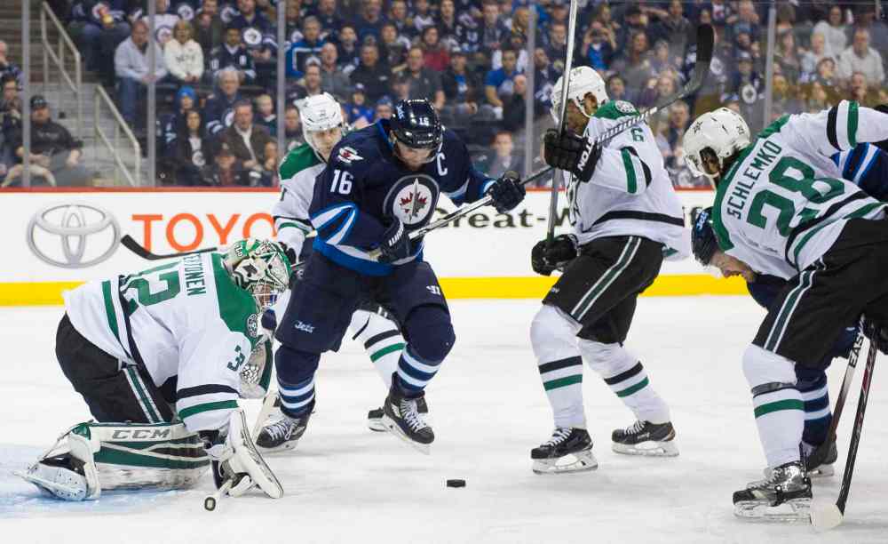David Lipnowski / Winnipeg Free Press
Winnipeg Jets Andrew Ladd (#16) looks for the shot against the Dallas Stars during second period.