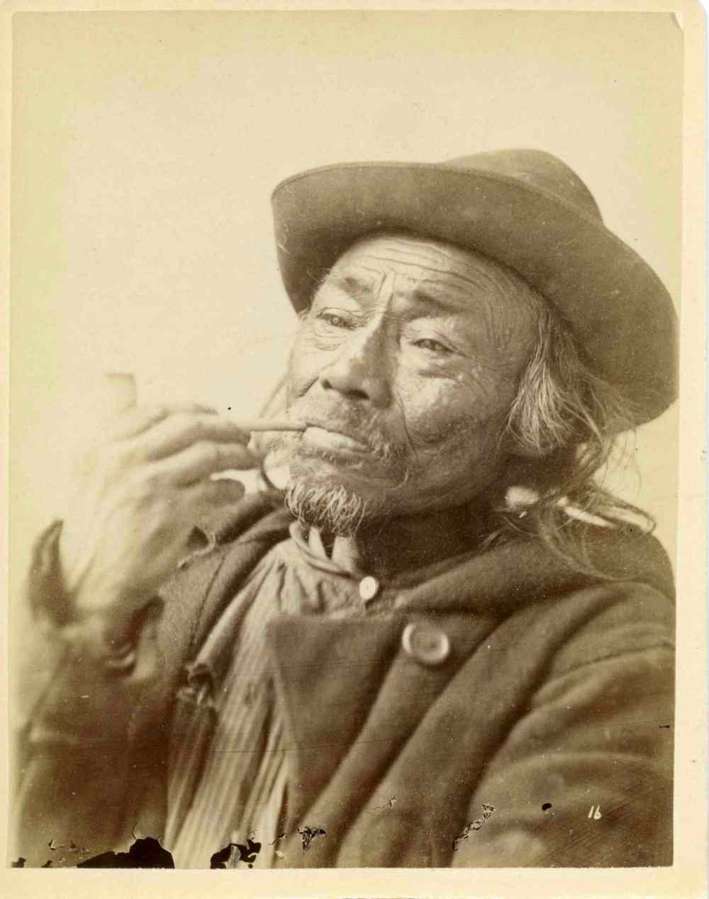 UNIVERSITY OF MANITOBA ARCHIVES AND SPECIAL COLLECTIONS
Portrait of an Indigenous man smoking a pipe