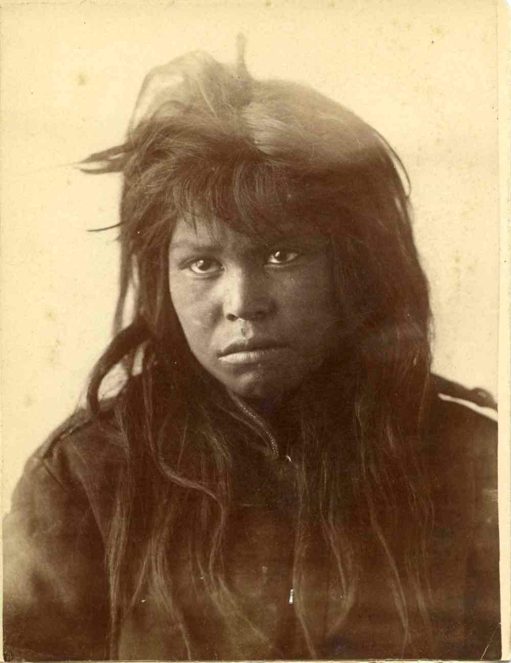 UNIVERSITY OF MANITOBA ARCHIVES AND SPECIAL COLLECTIONS
Portrait of an Indigenous boy in a coat