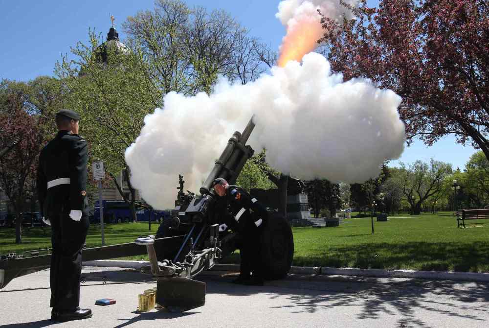 JOE BRYKSA / WINNIPEG FREE PRESS 105 MM howitzer guns from the 38th Canadian Brigade Group Artillery Tactical group fire Monday at the Manitoba Legislature to salute the throne speech. May 16 , 2016.(see story)