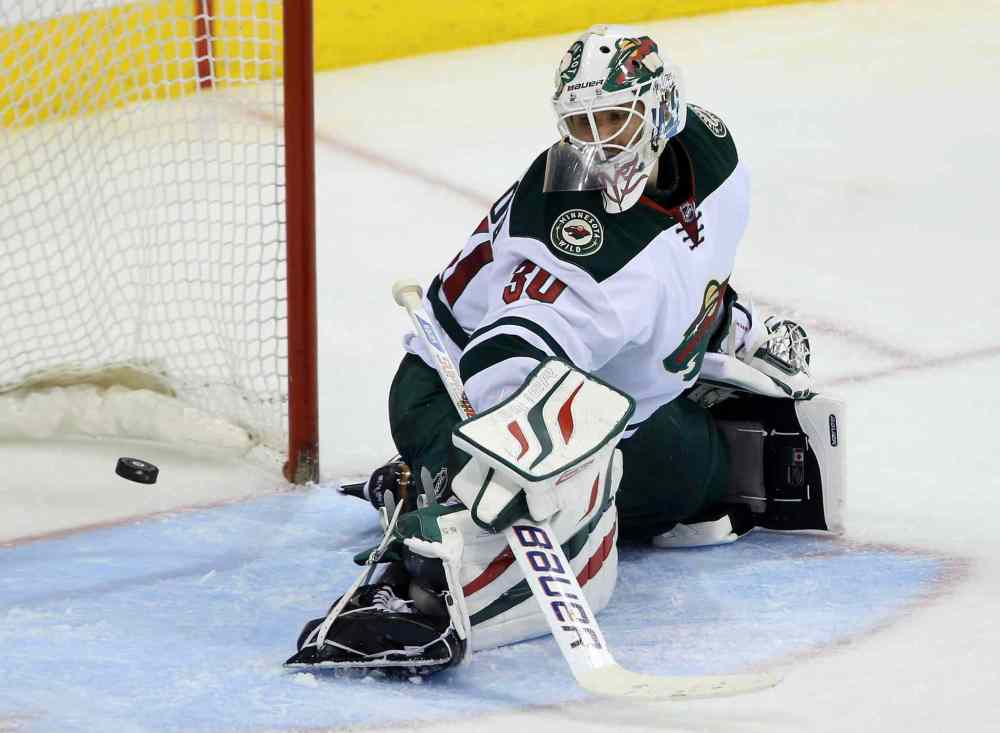 TREVOR HAGAN / THE CANADIAN PRESS
Wild goaltender Ilya Bryzgalov makes a pad save during the third period.