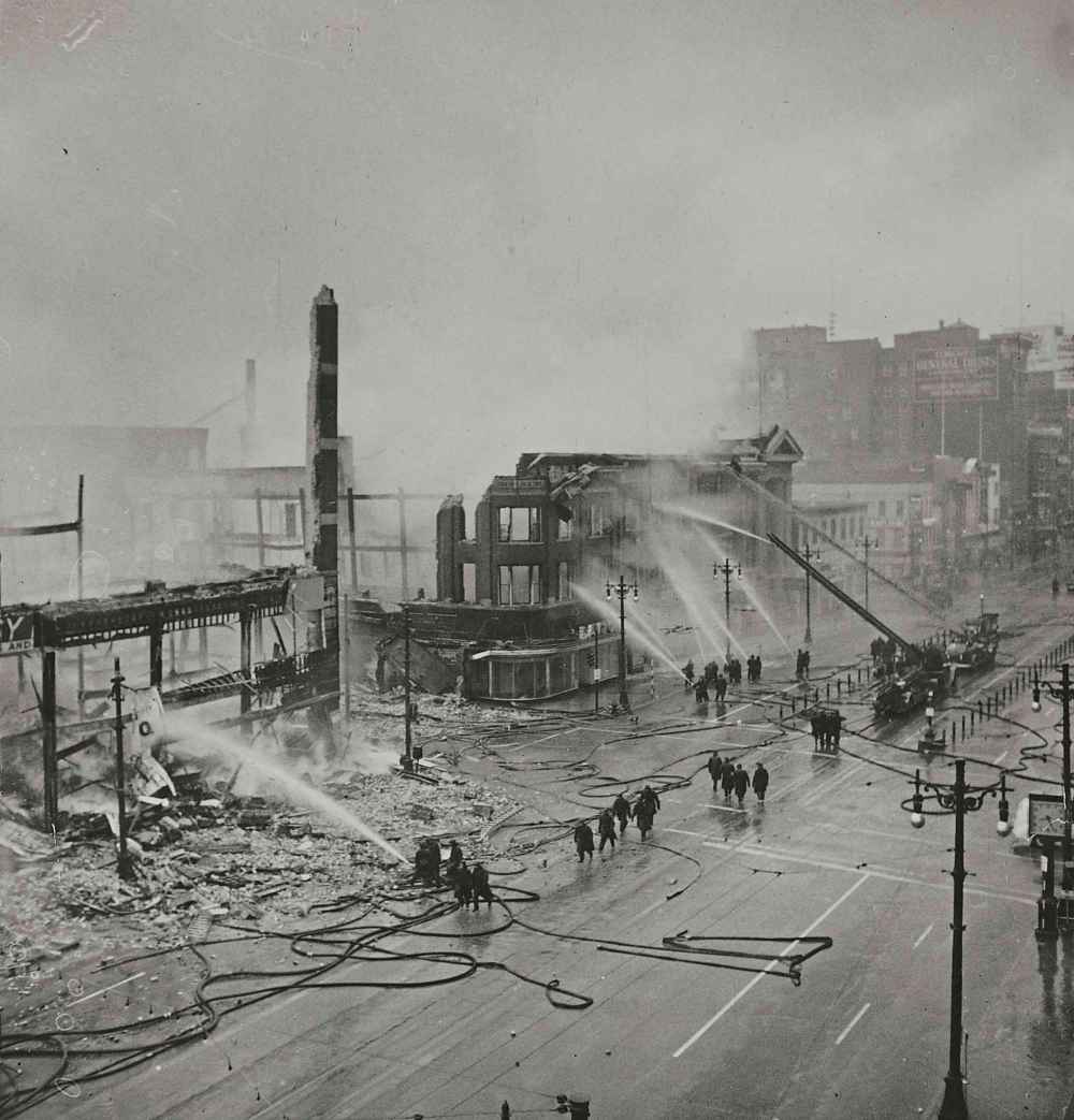 WINNIPEG FREE PRESS FILES
Firefighters hose down the smouldering remains of the Time Building (left) and Dismorr Block.