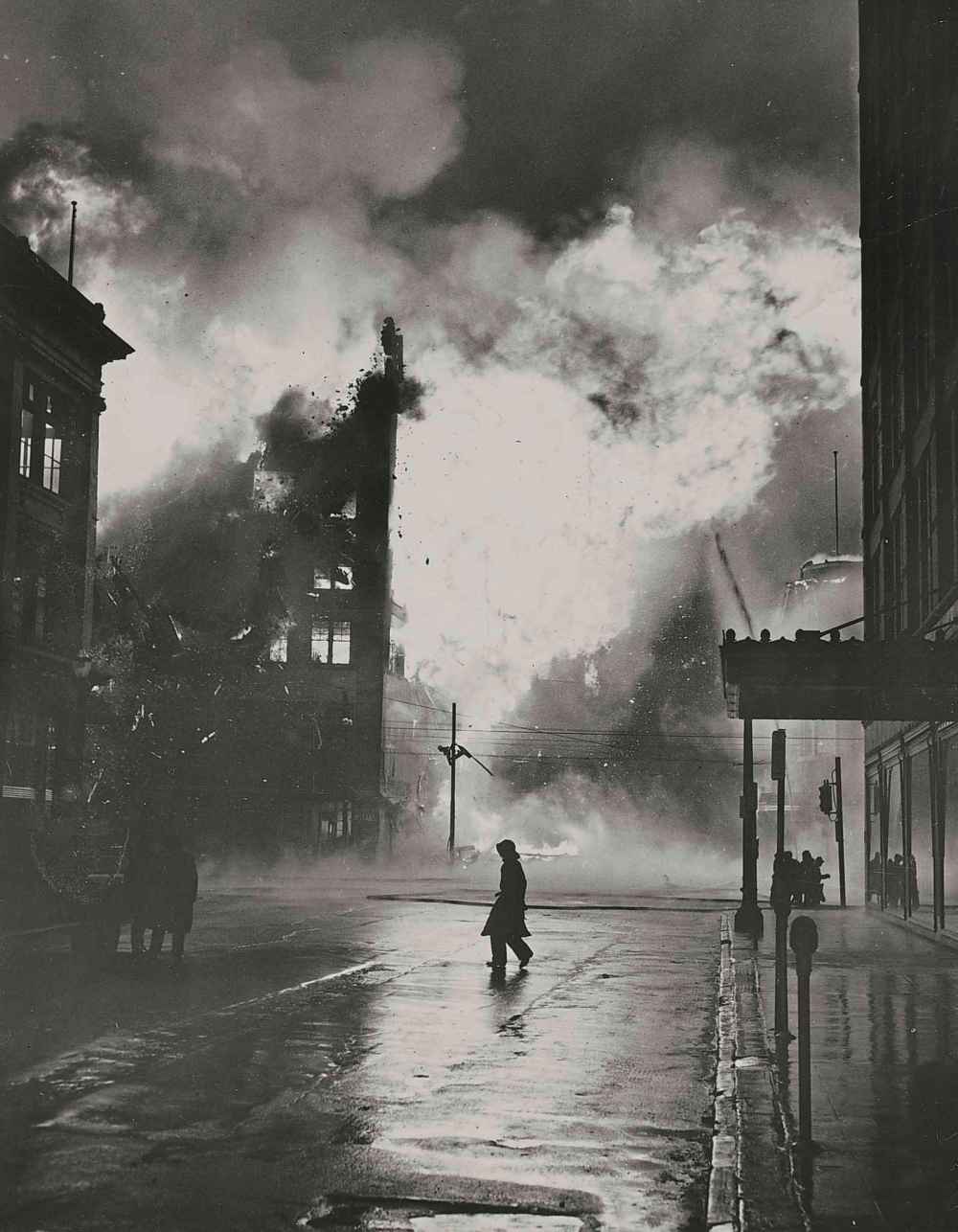 WINNIPEG FREE PRESS FILES
The Time Building at 6:25 a.m. on June 8, 1954.