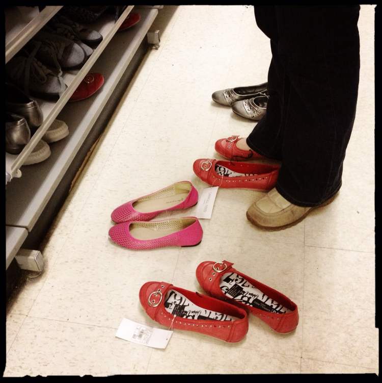 Mike Deal / Winnipeg Free Press
Trying on extremely discounted shoes.