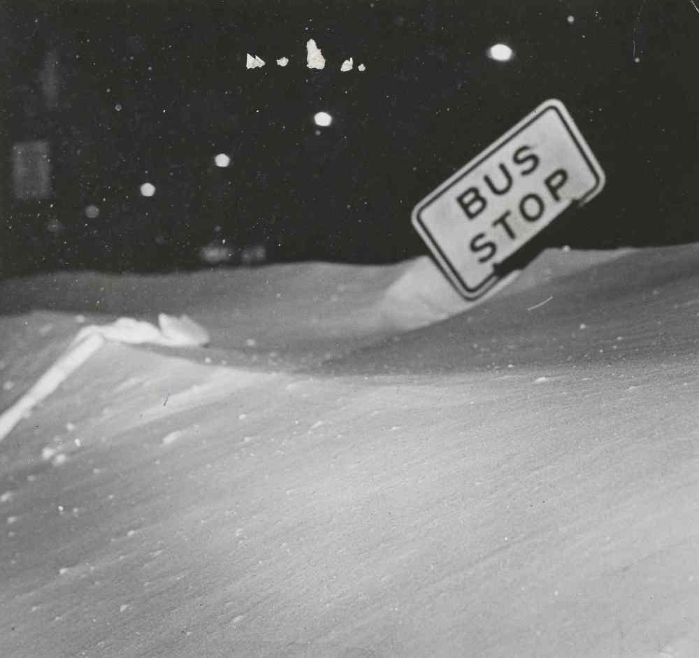 Winnipeggers took the weather in stride... although buses may have had to search for them. (Jack Ablett / Winnipeg Free Press Archives)