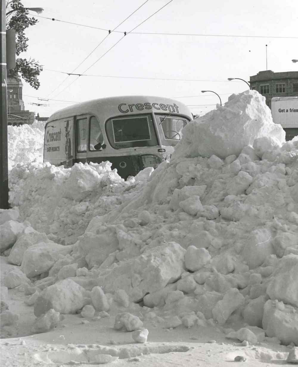 A Crescent Creamery truck stuck in snow on Memorial Boulevard (Winnipeg Free Press Archives)