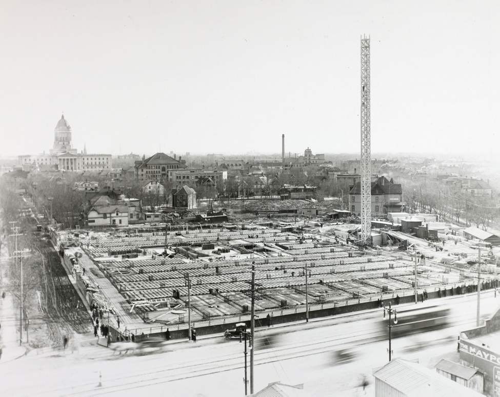 Hudson's Bay Company Archives, Archives of Manitoba
The building’s 151 foundation piles are driven down to bedrock, 52 feet below.