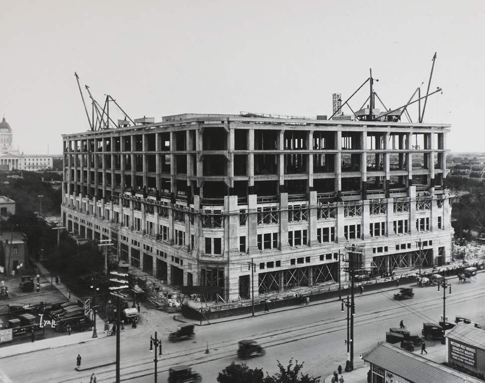 Hudson's Bay Company Archives, Archives of Manitoba
Reinforcing steel used weighed in excess of 3,500 tons.