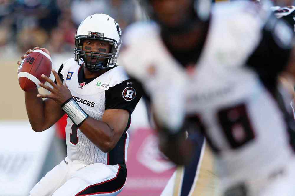 John Woods / The Canadian Press
Ottawa Redblacks' quarterback Henry Burris (1) gets set to throw against the Winnipeg Blue Bombers during the first half of Thursday's game at Investors Group Field.