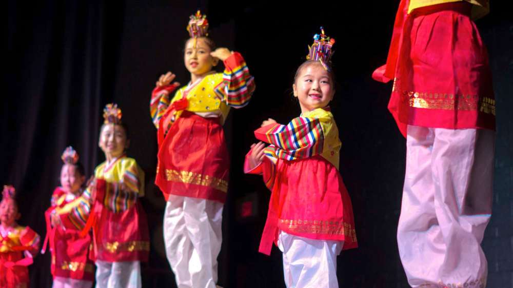 Danielle Da Silva - Sou'wester
Young dancers give a traditional performance at the Korean pavilion.