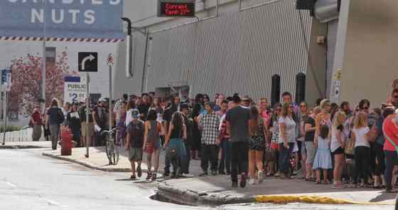 Mike Deal / Winnipeg Free PressThe line went all the way around the block for the casting call at Fairmont Sunday for a movie starring Dennis Quaid, Peggy Lipton and Britt Robertson. 150809 August 09, 2015 MIKE DEAL / WINNIPEG FREE PRESS