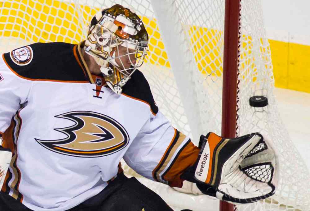 DAVID LIPNOWSKI / WINNIPEG FREE PRESS
Anaheim Ducks goaltender Frederik Andersen (#31) stops a first-period Winnipeg Jets shot at the MTS Centre.