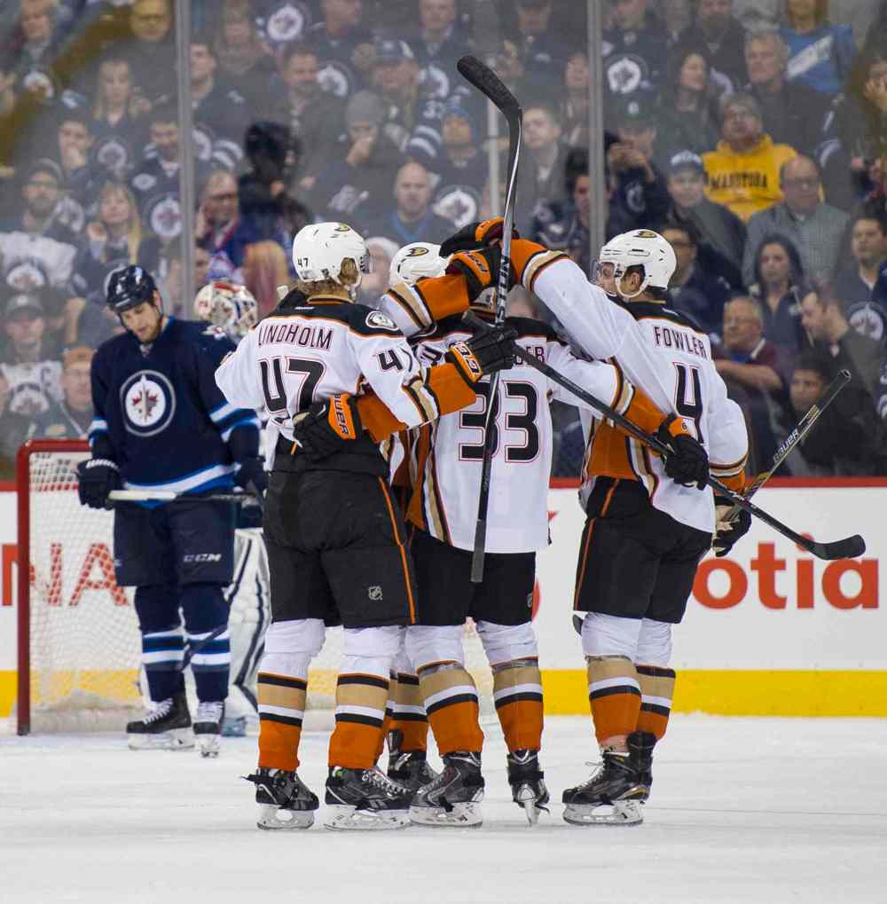 DAVID LIPNOWSKI / WINNIPEG FREE PRESS
The Anaheim Ducks celebrate their second-period goal against the Winnipeg Jets.