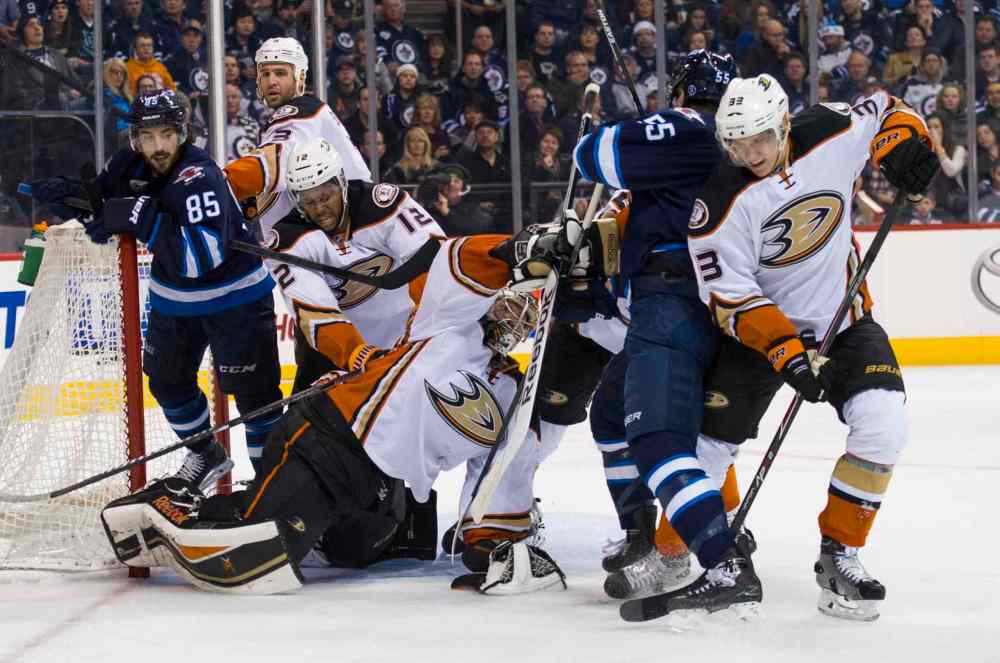 DAVID LIPNOWSKI / WINNIPEG FREE PRESS
Players from both teams get all tied up during second-period action.