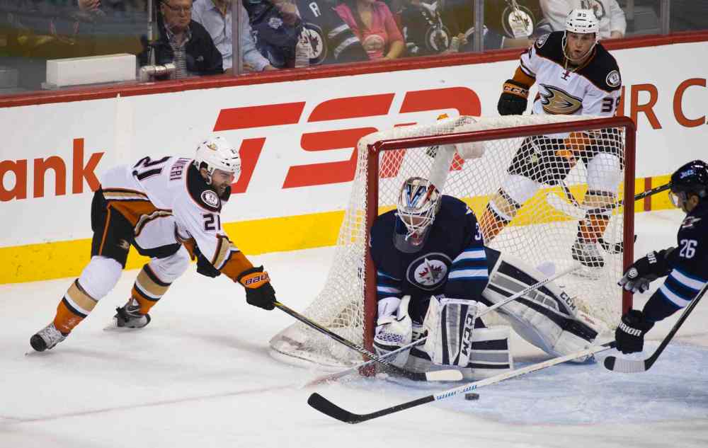 DAVID LIPNOWSKI / WINNIPEG FREE PRESS
Anaheim Ducks Kyle Palmieri (#21) attempts a shot on Winnipeg Jets goaltender Michael Hutchinson (#34) during first period.
