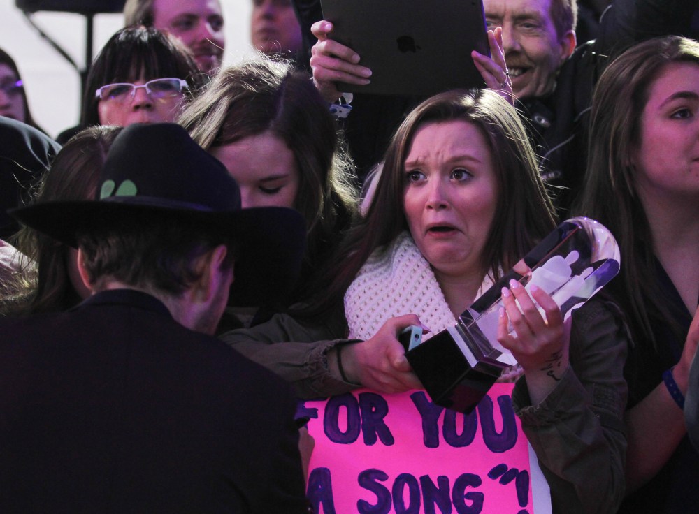 Crystal Schick / Winnipeg Free Press
A fan reacts while holding Brett Kissel's Juno award while he signs her board on the red carpet.