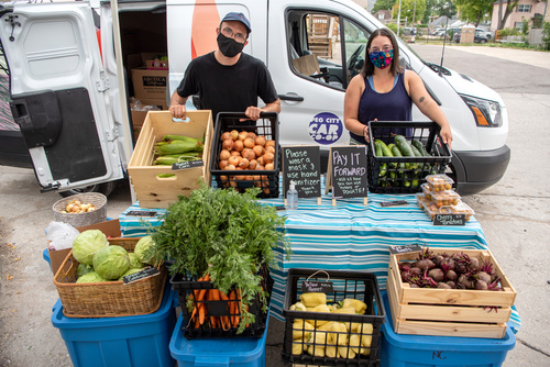 Fireweed’s Veggie Van pilot project aims to get affordable, fresh produce into inner-city neighbourhoods. (Alex Lupal / Free Press files)