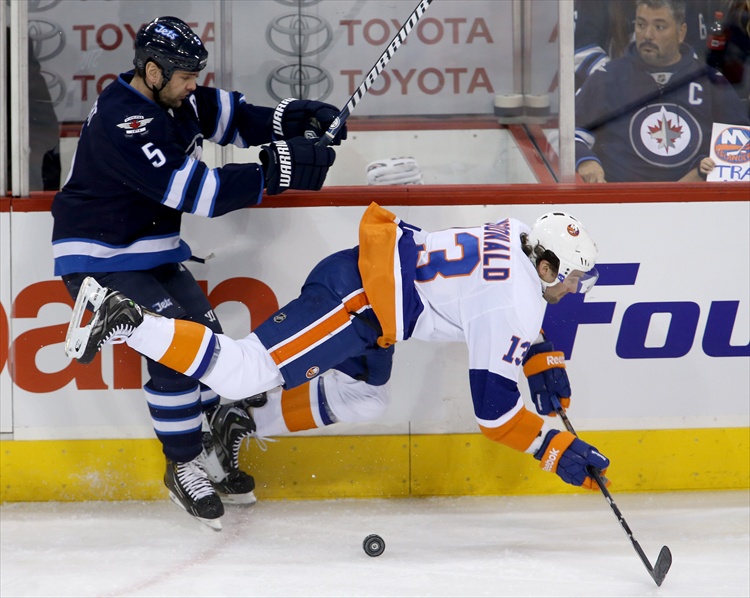 Trevor Hagan / Winnipeg Free Press
Mark Stuart levels New York Islanders' Colin McDonald.