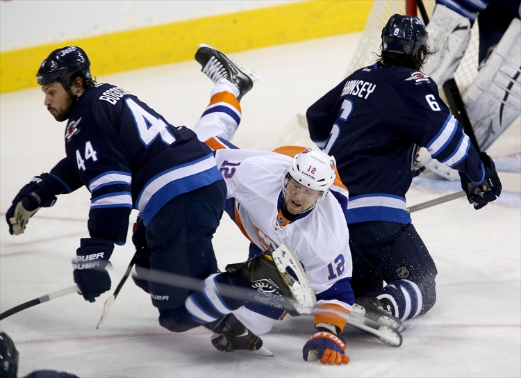 Trevor Hagan / Winnipeg Free Press
Zach Bogosian and Ron Hainsey combine on a hit against New York Islanders' Josh Bailey to the right of goaltender Ondrej Pavelec.