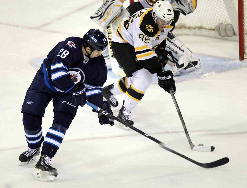 Phil Hossack / Winnipeg Free Press
Winnipeg Jets' Patrice Cormier and Boston Bruins' Kevan Miller battle for the puck in the first period of Thursday's game.