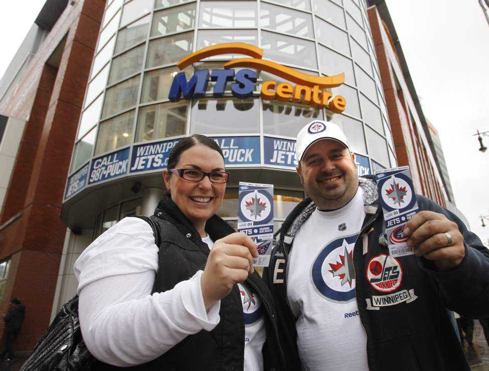 Ian Buckingham and wife Ami arrive at the MTS Centre Tuesday for the pre-season game between the Winnipeg Jets and the Columbus Blue Jackets. (WAYNE GLOWACKI/WINNIPEG FREE PRESS)