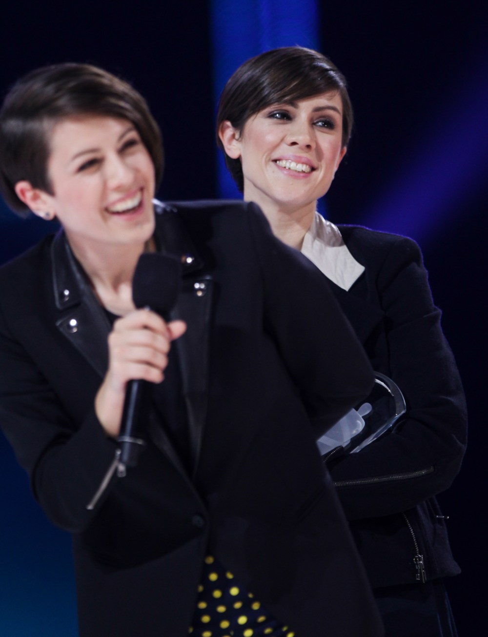 Joe Bryksa/ Winnipeg Free Press
Tegan and Sara win group of the year at 2014 Juno Awards.
(Joe Bryksa/ Winnipeg Free Press)