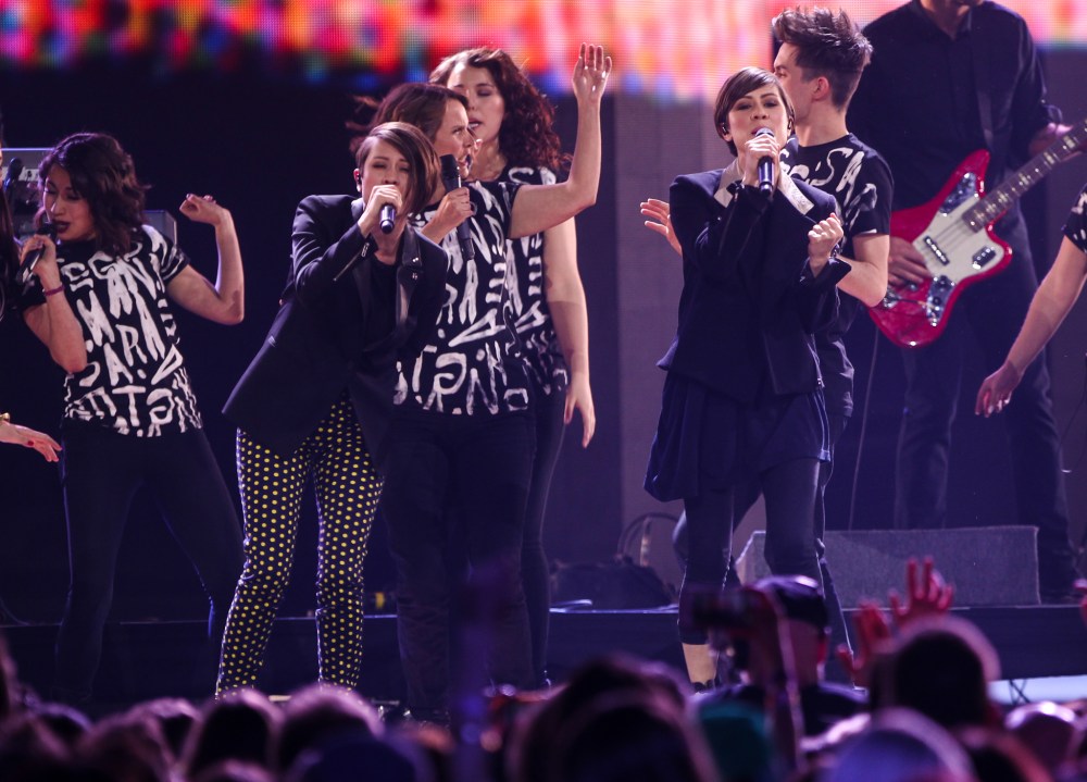 Joe Bryksa / Winnipeg Free Press
Tegan and Sara perform at the 2014 Juno Awards.
(Joe Bryksa/ Winnipeg Free Press)