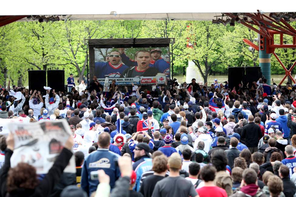 Hundreds of fans scream under the canopy at the Forks to celebrate the return of the NHL. (RUTH BONNEVILLE / WINNIPEG FREE PRESS)