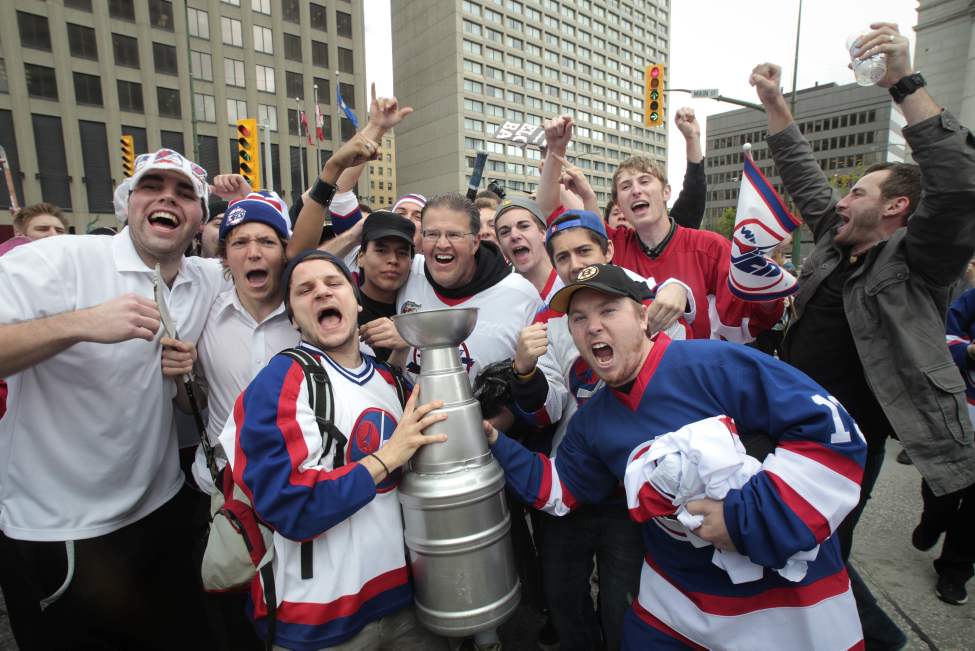 Hockey fans gathered at Portage and Main to celebrate the return of the NHL to Winnipeg, MB. Fans cheer as Dancing Gabe arrives at Portage and Main. (MIKE DEAL / WINNIPEG FREE PRESS)
